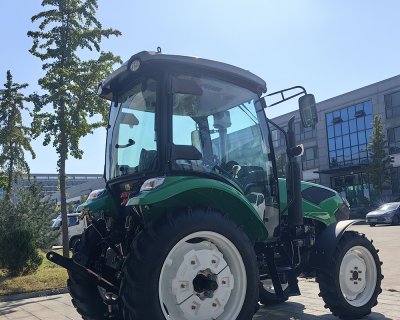 Tractor TB1004-5